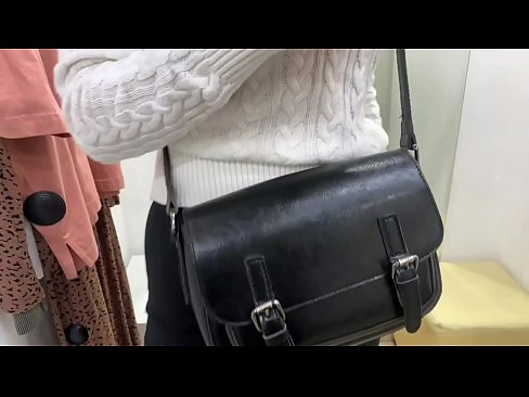 ❤️ Masturbasyon piblik nan jenn femèl FeralBerry ak yon gode nan sal la Fitting ️❌ Pornografi Larisi nan ht.8kpornvids.ru ❌❤